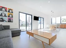 Modern 3BR Next to the Sea by HolyGuest