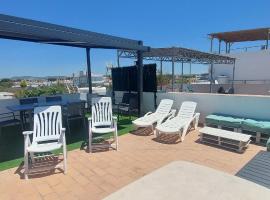 Casa totalmente nueva a 50 metros de la playa, hotel in El Palmar