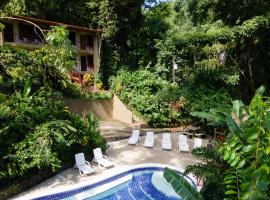 Cozy 2BR EcoCondo 3 w Free Security WiFi、ケポスのホテル