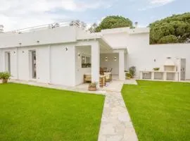 Luxury Villa Turquoise road to Villasimius 50 m from the sea IUN S0573