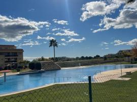 Casa adosada de lujo en Panorámica Golf: San Jorge'de bir otel