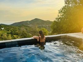 Villa Kotseli - Sea View, Pool, Sunsets – hotel w mieście Andros