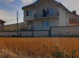 Modern Villa with Panoramic View, hotel with parking in Pristina International Airport