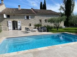 Mas avec piscine entre Alpilles et Luberon, hotel v destinaci Sénas