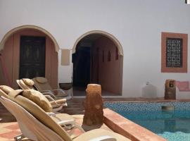 Villa Dar Dart Djerba 8 people, hotell i Temlale