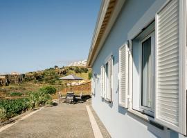 Casa Ti'Rosa, hotel i Caniço