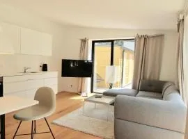 Private 1-bed townhouse w terraces