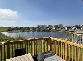 Low Lake Lodge - Lakeside - Part of the The Bay Filey Holiday Village with pool, gym and direct beach access, pub, restaurant, tennis and meadows walks, Hotel in Reighton