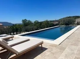 Villa avec piscine et vue panoramique du Luberon