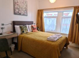 Torland Seafront Hotel - all rooms en-suite, free parking, wifi, hotel in Paignton