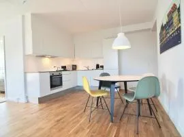Great 2-BR apartment with balconies and amazing views - 172