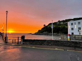 Combe Martin - Stylish Seaside Apartment, with beachfront access, hotel en Combe Martin