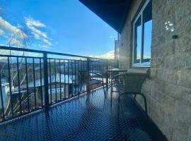 Luxury Apartment with Balcony, huoneisto kohteessa Dewsbury