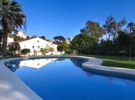 Agradable adosado con piscina la Hidalga: Benalmádena'da bir otel