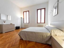 Toniolo venice rooms, holiday home in Mestre