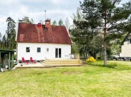 Villa with 4 bed rooms with internet in Vimmerby, ξενοδοχείο σε Gullringen