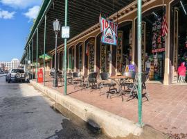 Historic Strand Lofts by 3rd Coast Getaways, departamento en Galveston