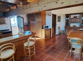 Attico con vista sulle Dolomiti、カラルツォのホテル