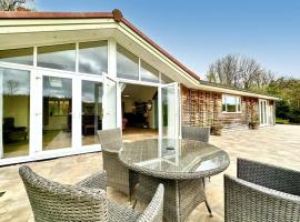 Bourne Lodge, holiday home in Witheridge