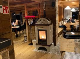 Hotel Almhof, hotel in San Candido