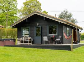 Chalet Sycamore Hot Tub Lodge by Interhome, hotel in Launceston