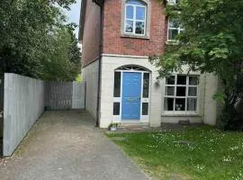 Stunning semi-detached townhouse, Holywood, Sleeps 6 - 10 mins from Belfast