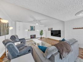 Parkside Flat #5 - Seacliff Beach Suites, pet-friendly hotel in Leamington
