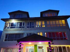 New Snow View Resort pahalgam, guest house in Pahalgām
