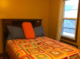 Room to stay in, casa de hóspedes em South Ozone Park