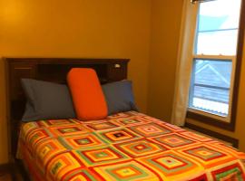 Private Unit - Shared Public Space, hotel in South Ozone Park
