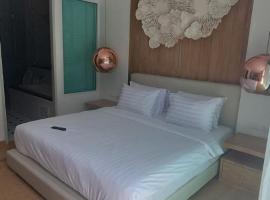 Kamala Falls Seaview 2 bedroom, hotel com estacionamento em Ban Nakhale