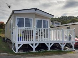 Superb position 2 bedroom Caravan Newquay Wales、ニューキーのホテル