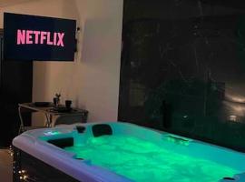 Suite avec Spa Privatif dans pavillon, wellness hotel v destinaci Bobigny