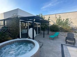 Superbe appartement avec piscine et spa privatif, apartamento em Villeneuve-lès-Béziers