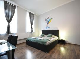 Kolibri Apartman - Makó, hotel in Makó