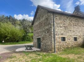 Gîte du Redondet, hotel v destinaci Cisternes-la-Forêt