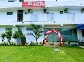 OYO RU Hotel And Banquet Hall, hotel em Rewāri