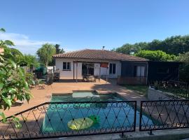 Jolie villa familiale bohème et moderne, hotel em Aspères