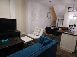 Downtown Vancouver Deluxe: Stylish 2BD2BA Townhouse, holiday home in Vancouver
