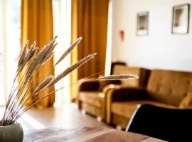 Jaukūs apartamentai su lauko baseinu, sporto sale ir vaikų žaidimų kambariu netoli jūros!