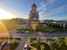 CozZzy Studio Cathedral, hotel na may parking sa Baia Mare