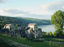Studios d'h&eacute;bergement du Domaine, acomoda&ccedil;&atilde;o com cozinha em Saint-Ir&eacute;n&eacute;e