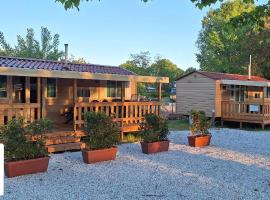 Mobile home Viareggio - Camping Paradiso- Including airco -Zona Gialla 016, hotel em Viareggio