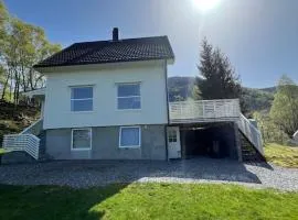 Feriehus og naust i idylliske omstendigheter