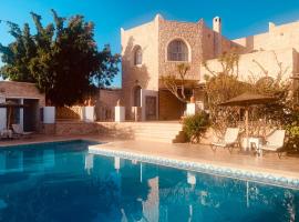 Le Domaine d'Eden - Villa luxueuse, piscine, spa et personnel, mökki kohteessa Essaouira