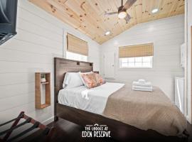 Block of 4 Lodges at Eden Reserve - For Groups, hotel Williamstownban