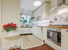 cozy urban hideaway - with a sauna!