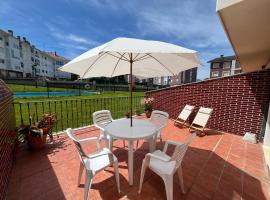 Casita con patio y piscina entre el mar y montañas โรงแรมในBádames