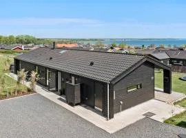 4 Bedroom Stunning Home In Sjølund
