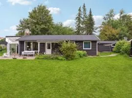 Beautiful Home In Dronningmølle